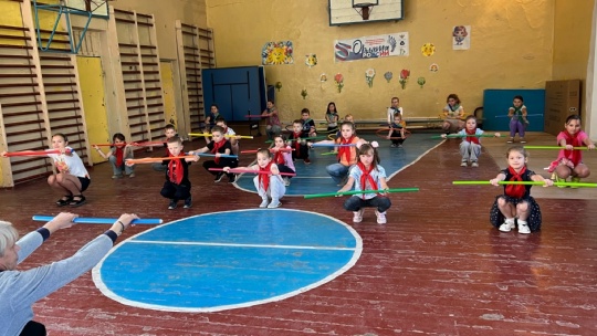 Зарядку делаем с утра — здоровы будем мы всегда!.